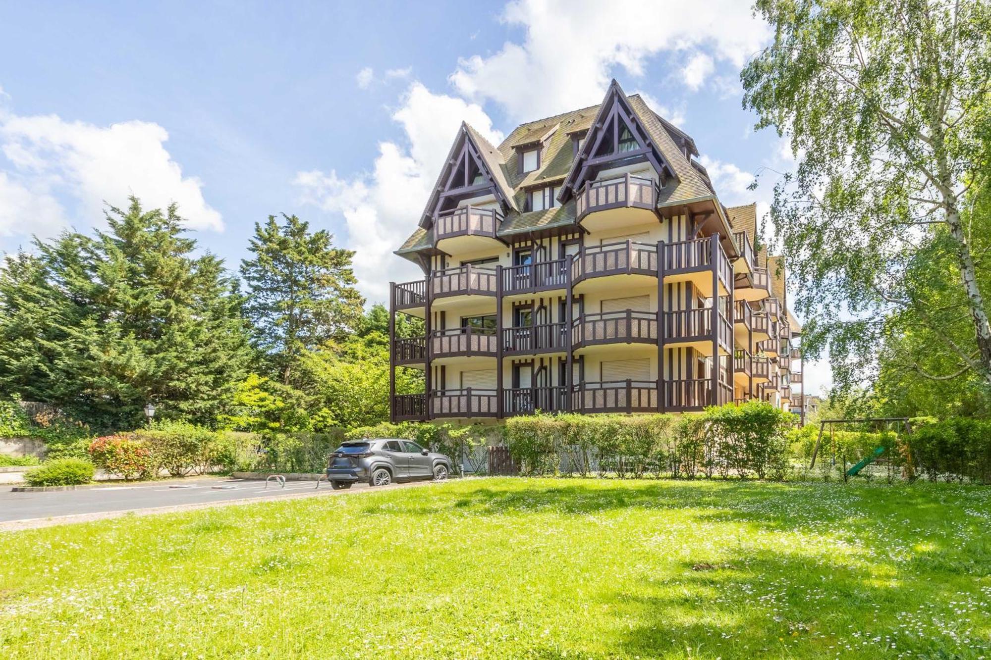 Apartment With Parking And Balcony Near The Beach Довиль Экстерьер фото