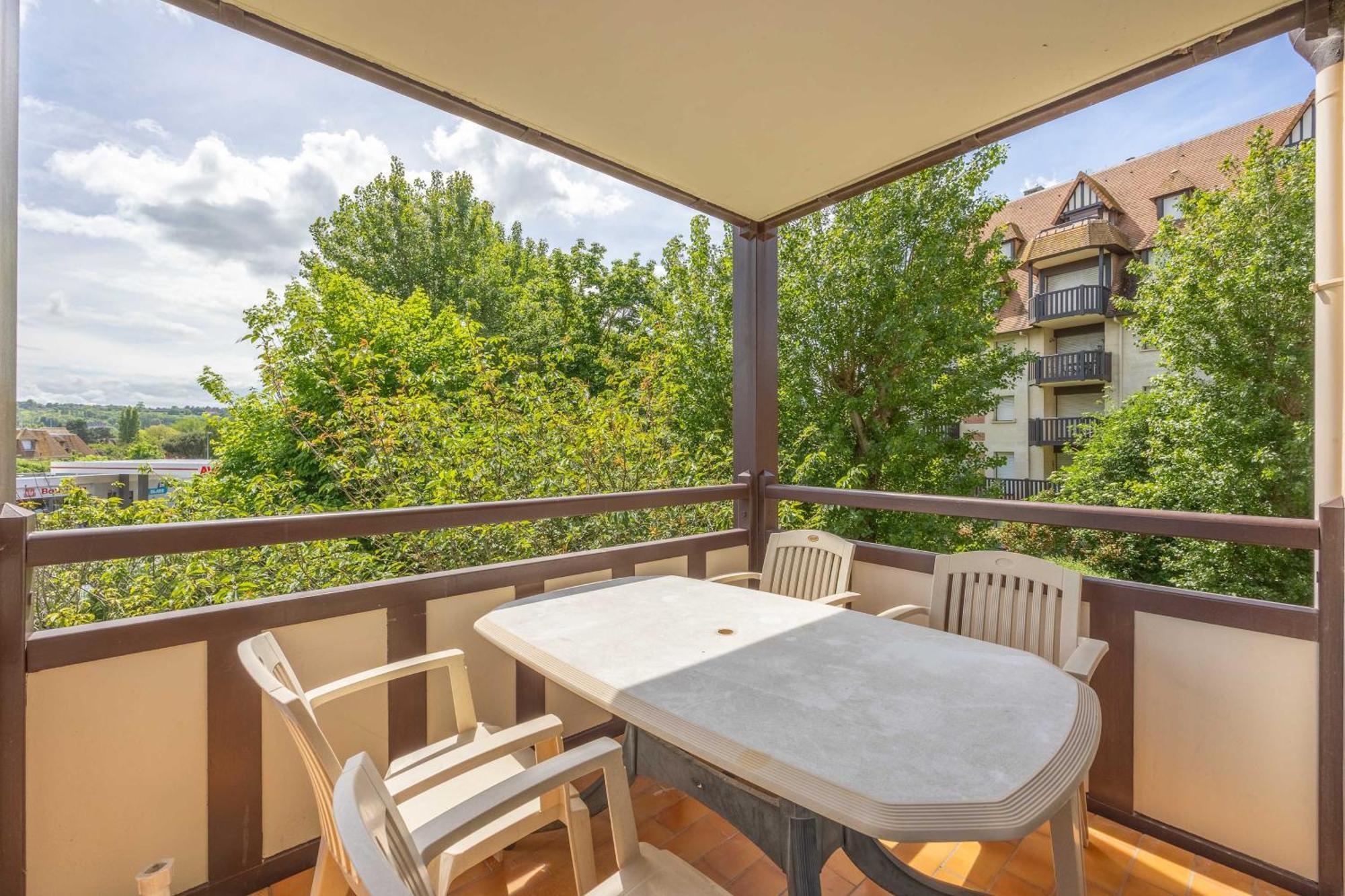 Apartment With Parking And Balcony Near The Beach Довиль Экстерьер фото